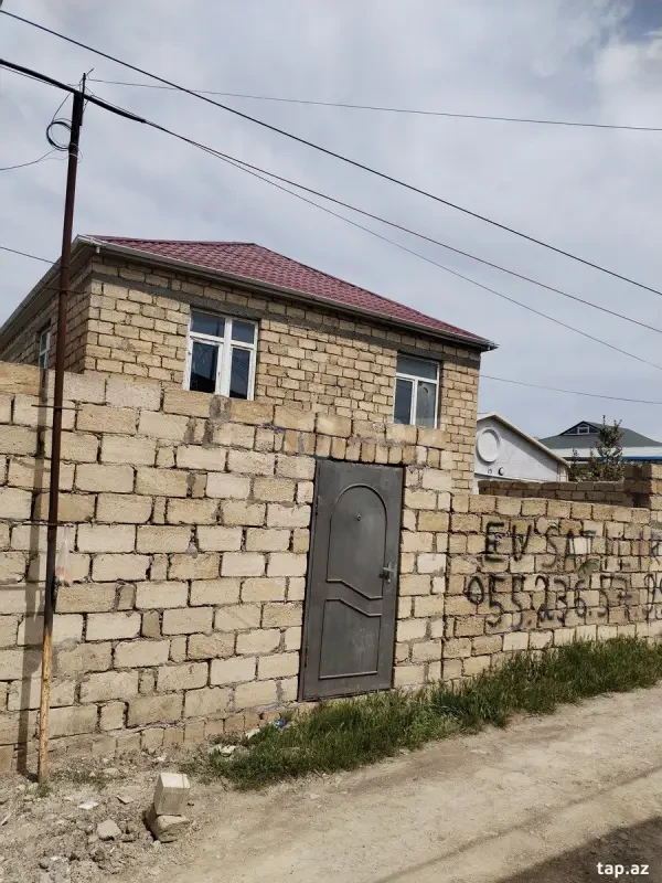 Satılır 10 otaqlı həyət evi 190 m²