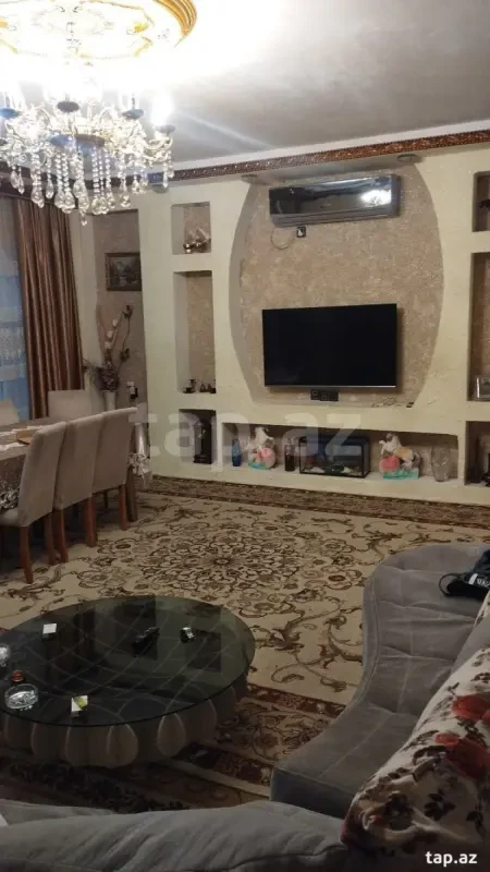Satılır 5 otaqlı həyət evi 300 m²