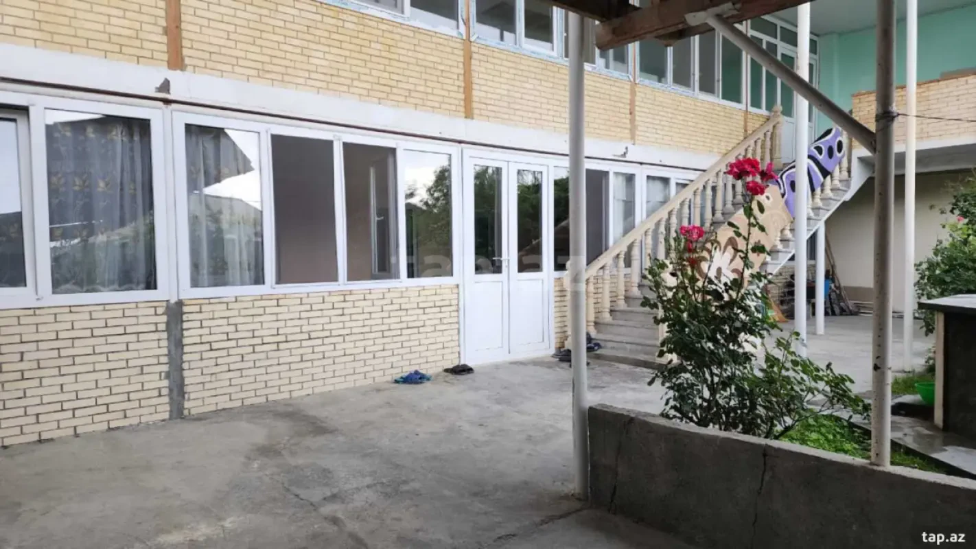 Kirayə verilir 6 otaqlı həyət evi 160 m²
