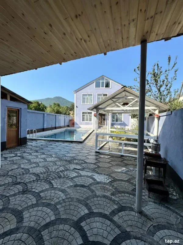 Kirayə verilir 6 otaqlı həyət evi 200 m²