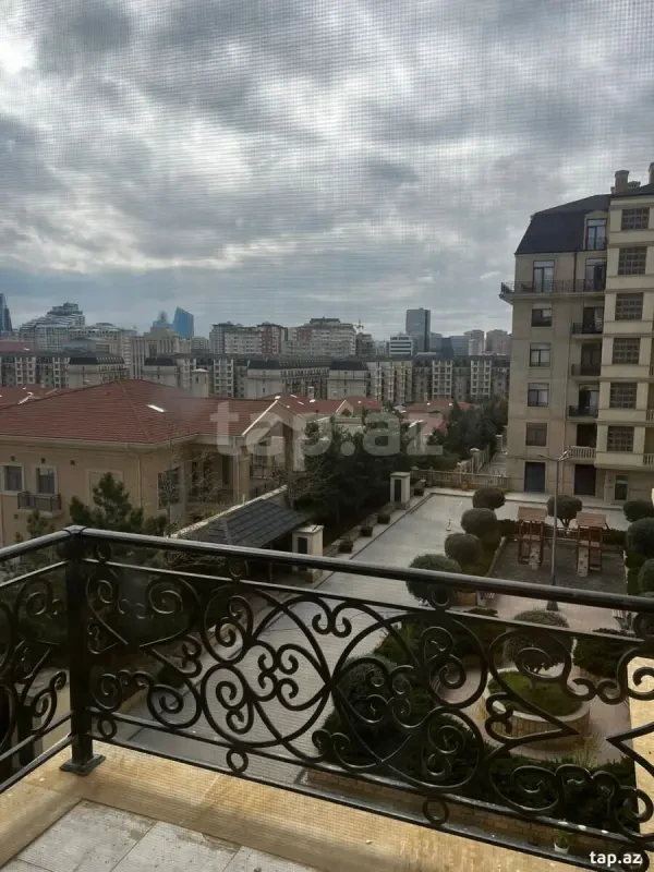 Kirayə verilir 3 otaqlı yeni tikili 135 m²