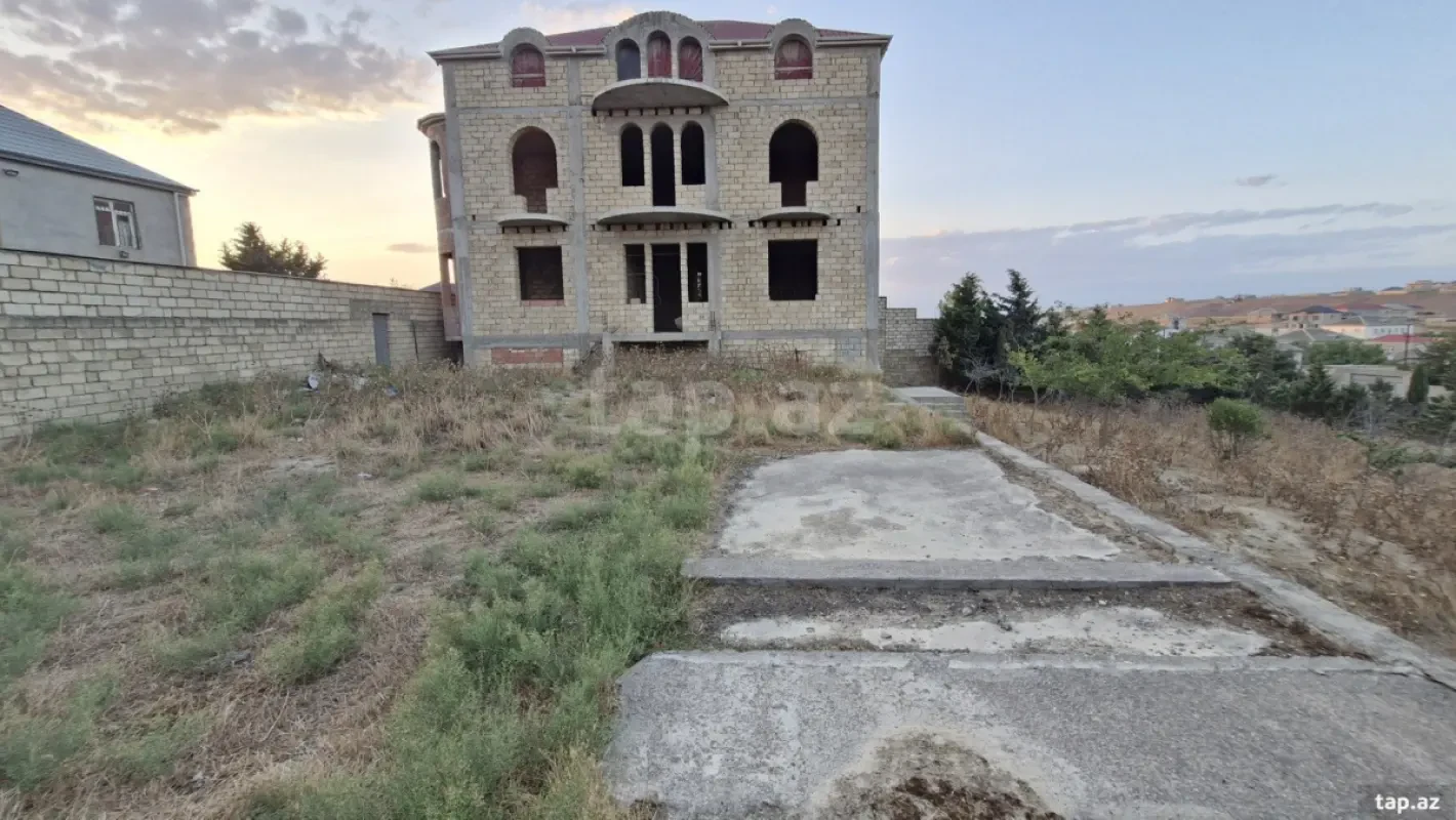 Satılır 5 otaqlı həyət evi 600 m²