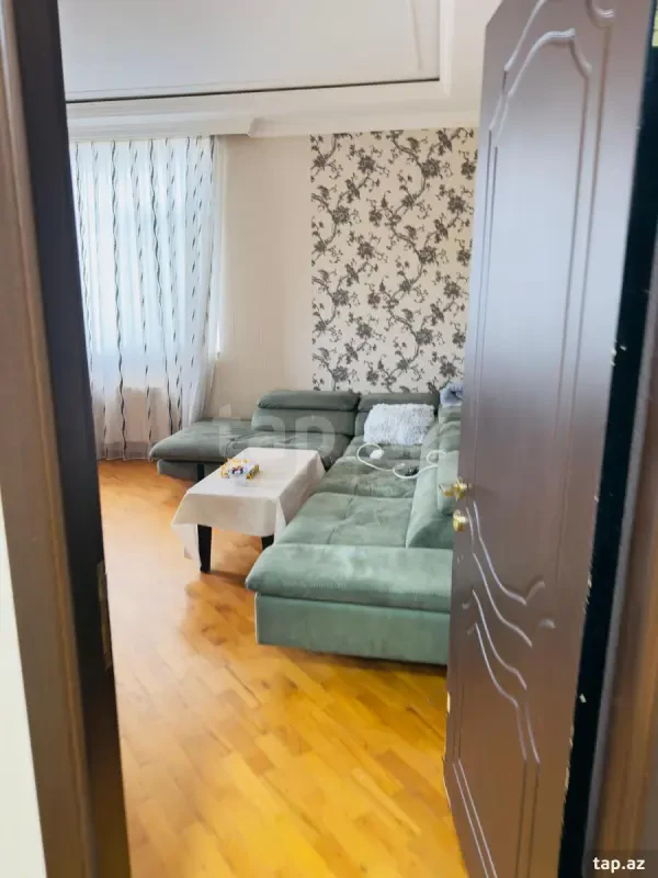 Kirayə verilir 3 otaqlı yeni tikili 140 m²