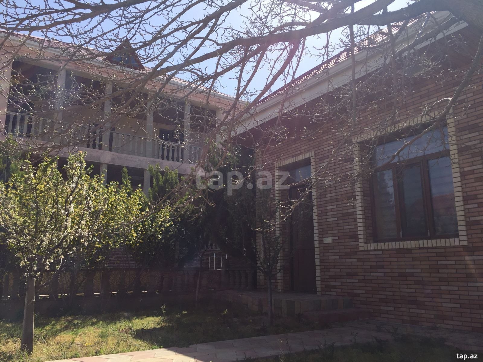 Kirayə verilir 8 otaqlı həyət evi 300 m²