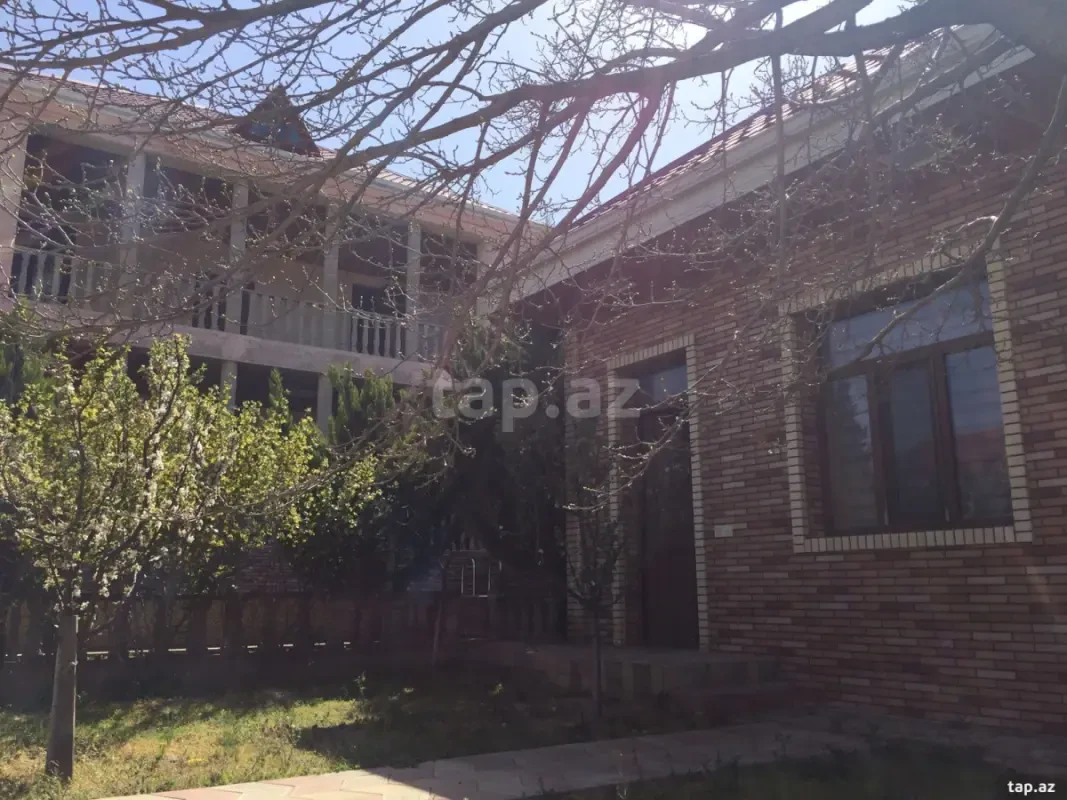 Kirayə verilir 8 otaqlı həyət evi 300 m²