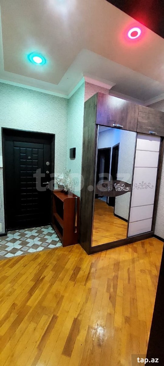 Kirayə verilir 2 otaqlı yeni tikili 72 m²