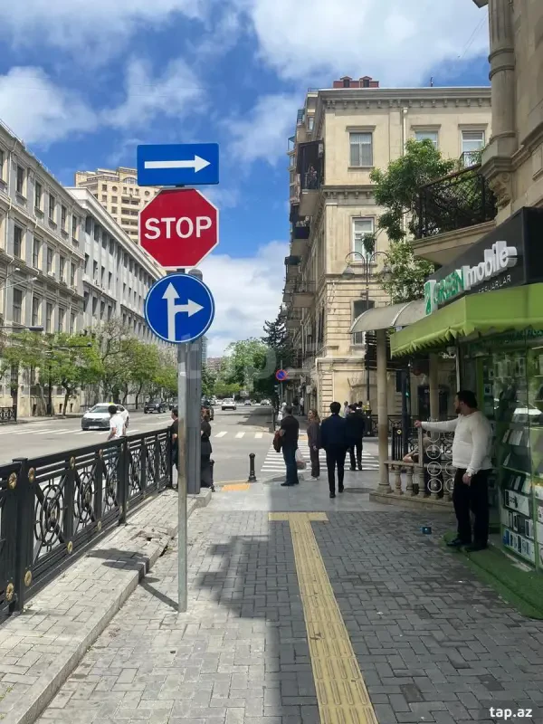 Satılır 4 otaqlı mənzil 150 m²