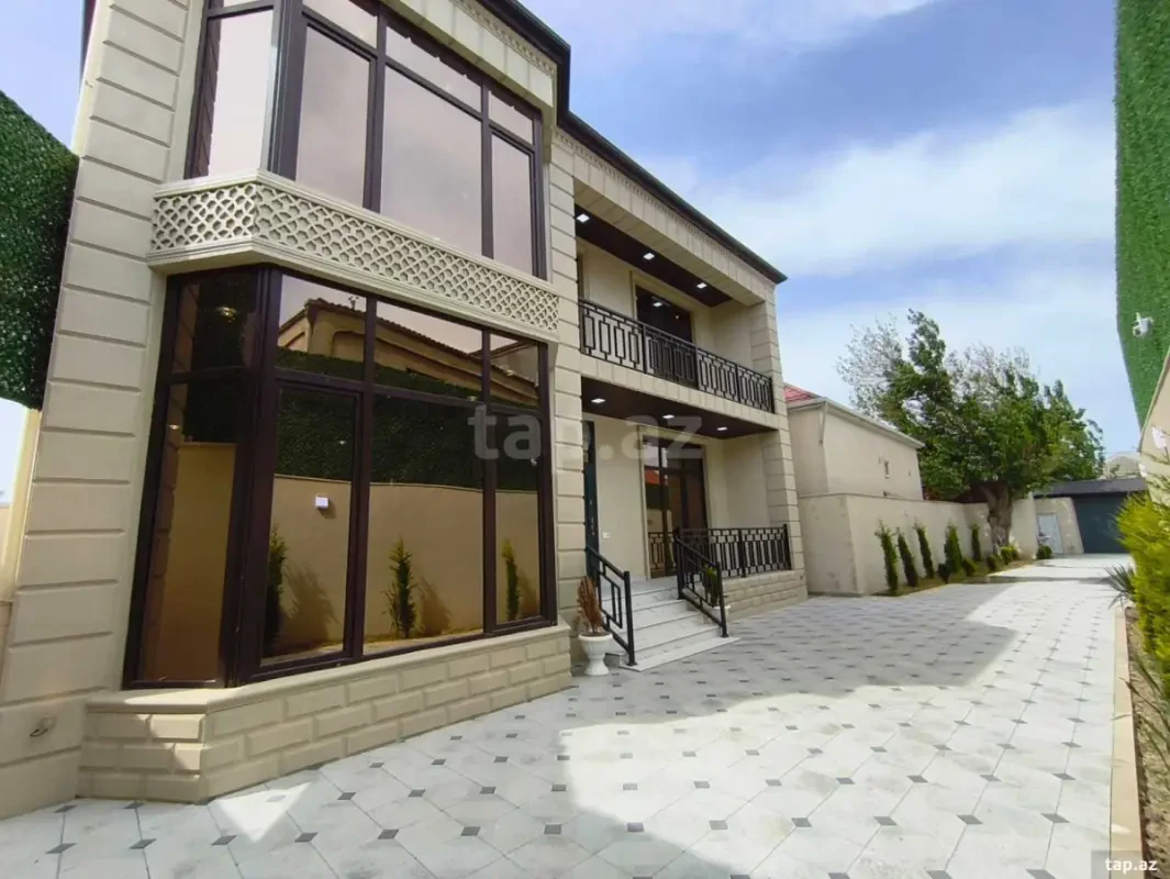 Satılır 5 otaqlı həyət evi 240 m²