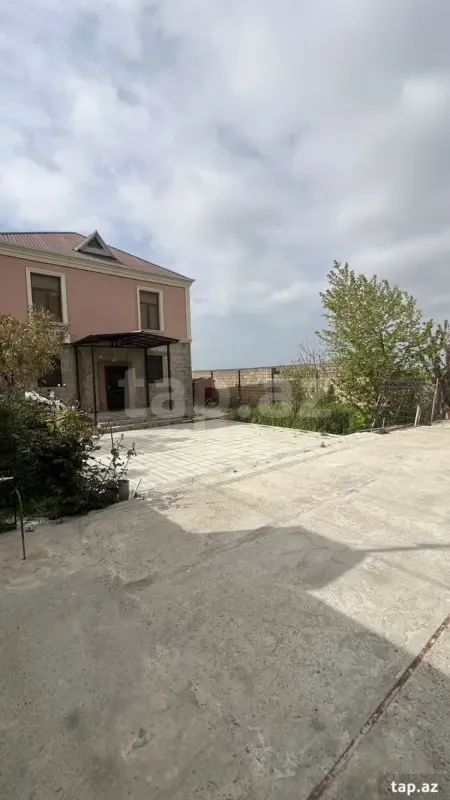 Satılır 5 otaqlı həyət evi 100 m²