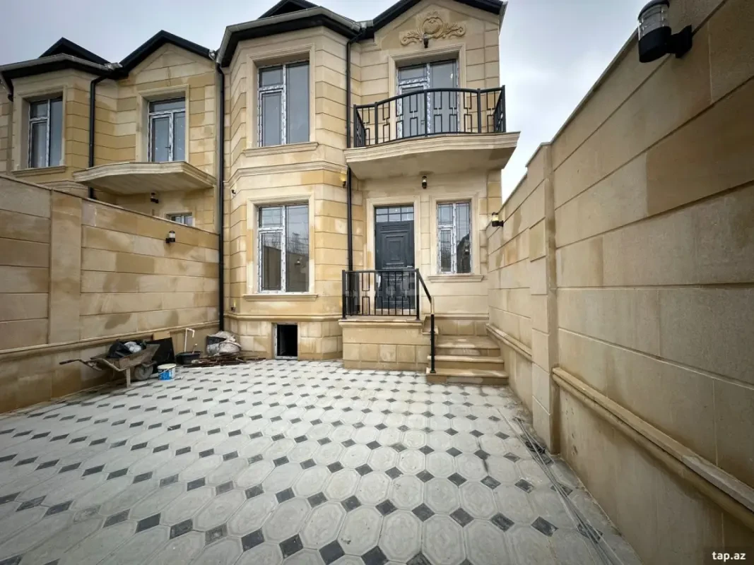 Satılır 5 otaqlı həyət evi 200 m²