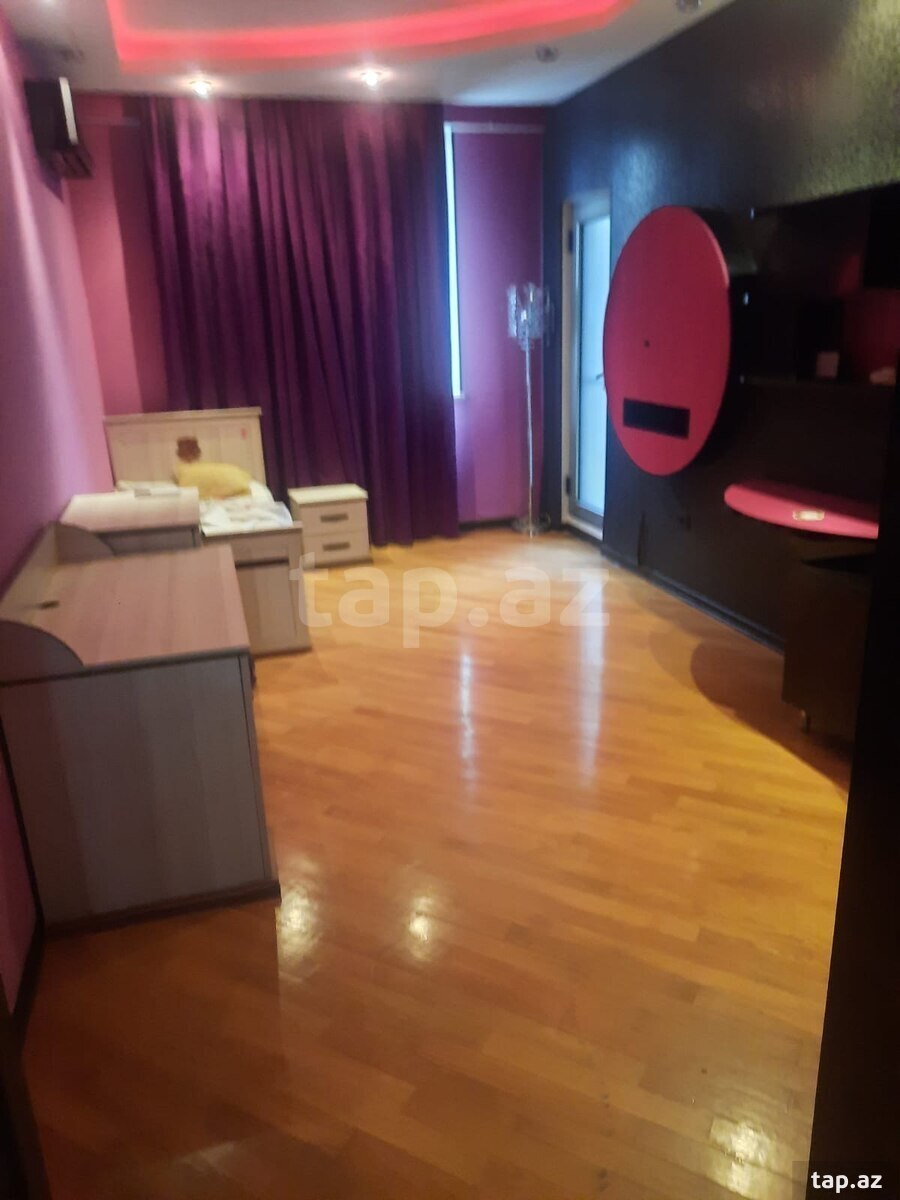 Kirayə verilir 4 otaqlı yeni tikili 220 m²