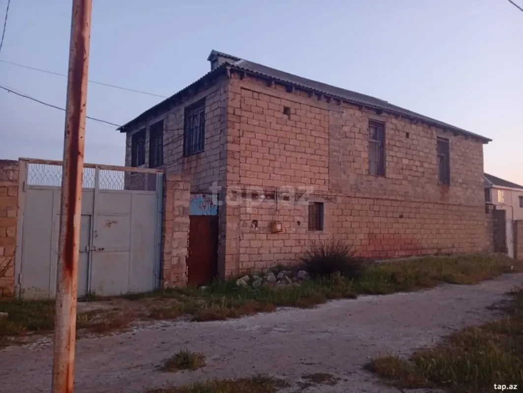Satılır 6 otaqlı həyət evi 100 m²