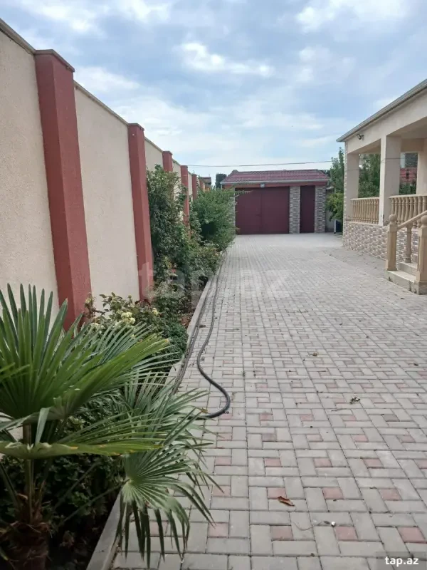 Satılır 4 otaqlı həyət evi 200 m²