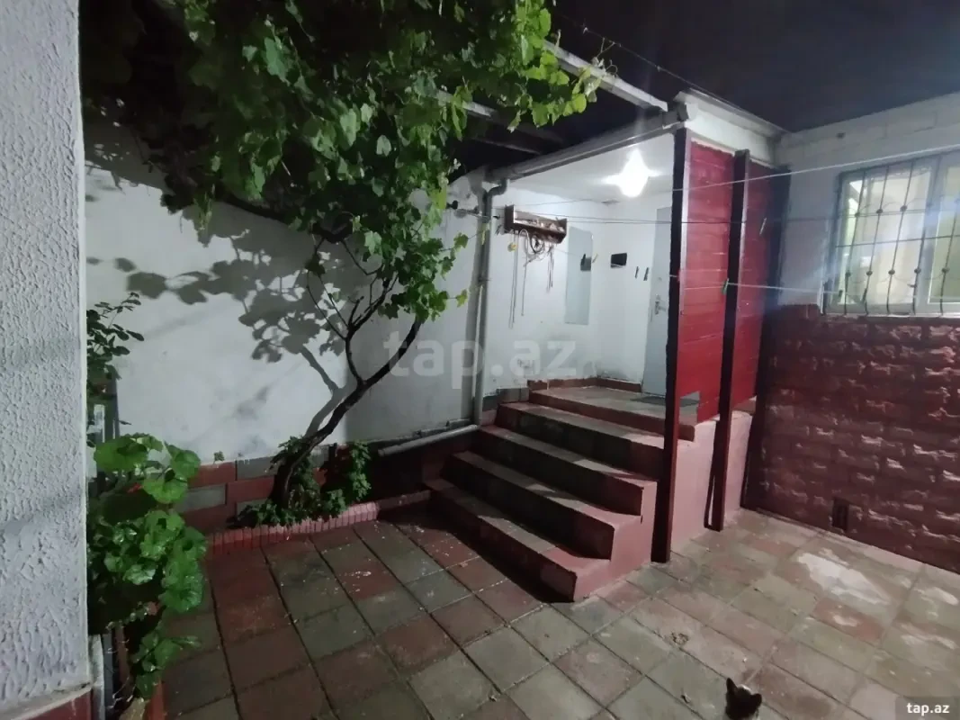 Satılır 4 otaqlı həyət evi 42.4 m²