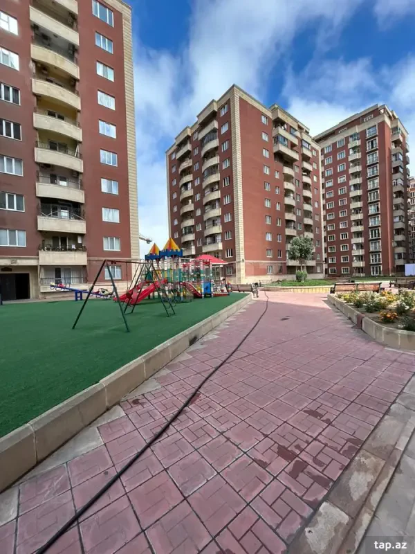 Kirayə verilir 3 otaqlı yeni tikili 120 m²