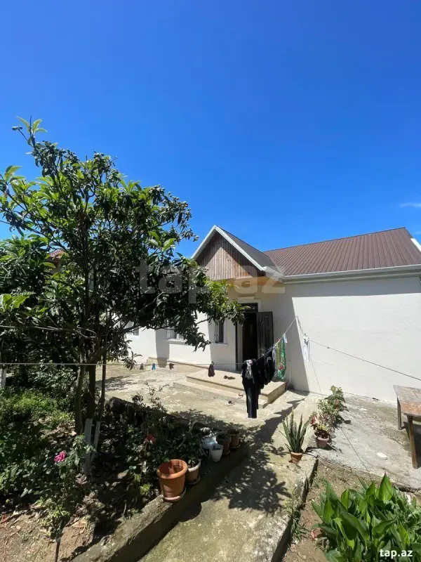 Satılır 4 otaqlı həyət evi 130 m²