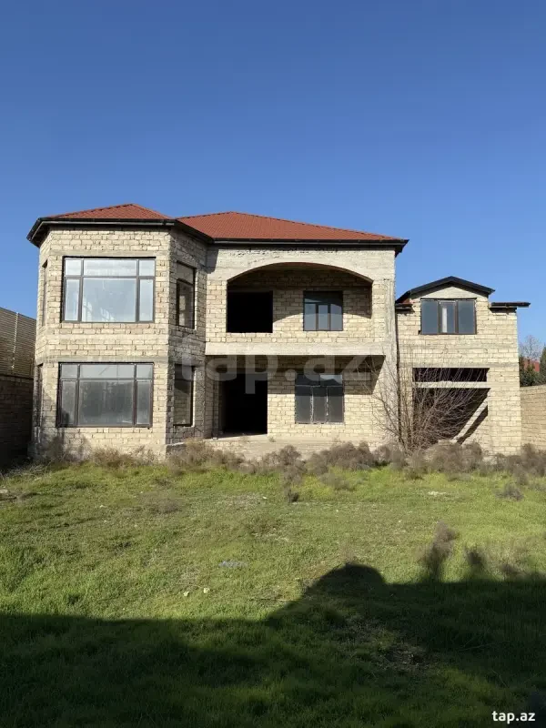 Satılır 9 otaqlı həyət evi 600 m²
