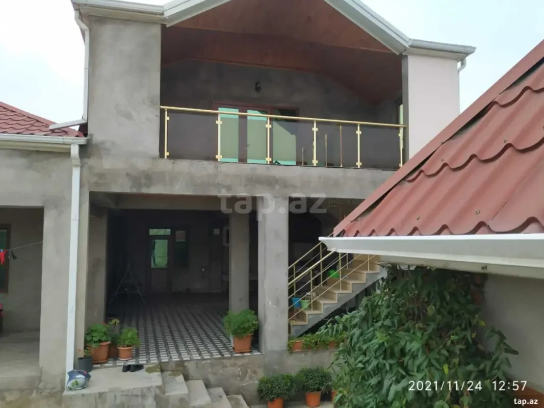 Satılır 7 otaqlı həyət evi 400 m²