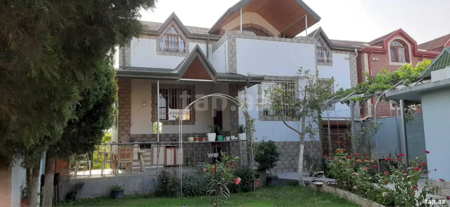 Satılır 7 otaqlı həyət evi 220 m²