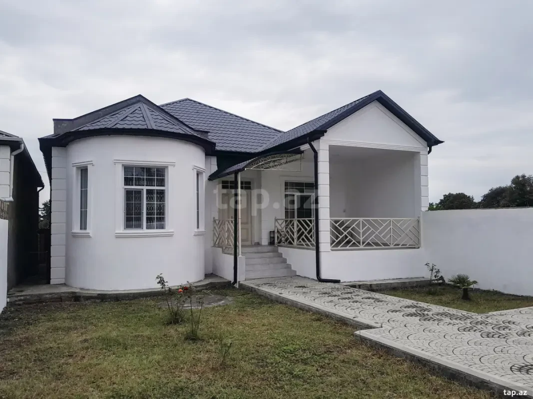 Satılır 4 otaqlı həyət evi 140 m²