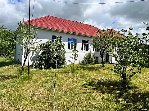 Kirayə verilir 4 otaqlı həyət evi 200 m² — Qəbələ 4 otaq 200.00 m²