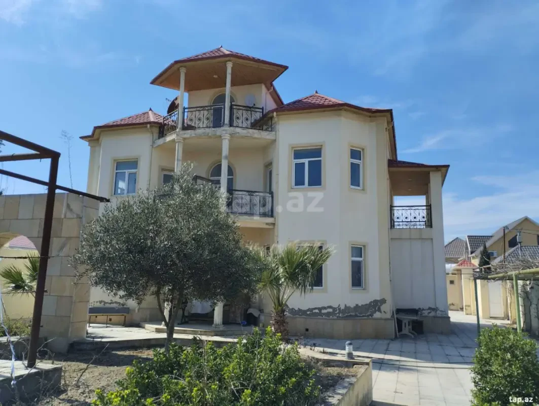 Satılır 7 otaqlı həyət evi 375 m²