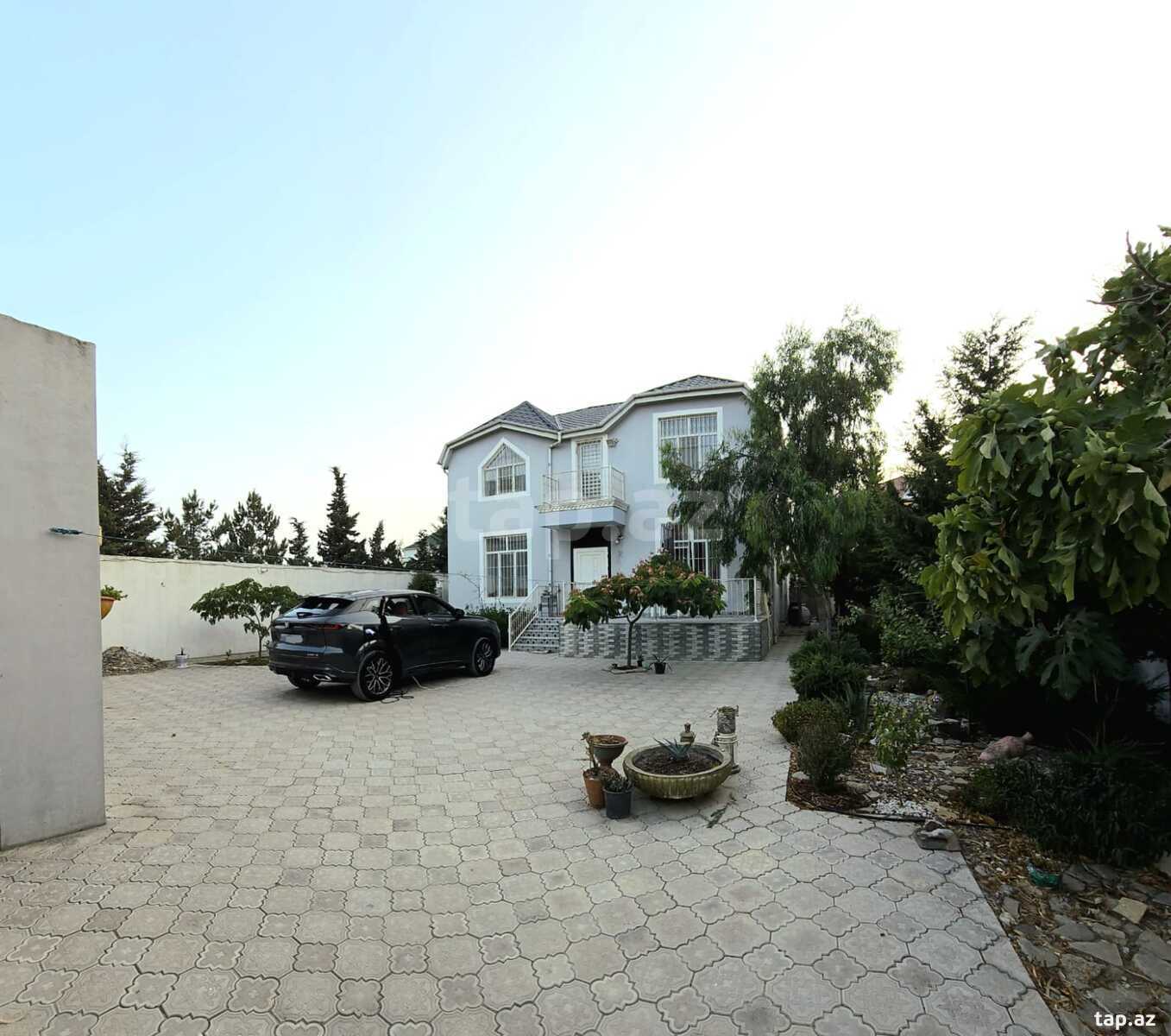 Satılır 5 otaqlı həyət evi 200 m²