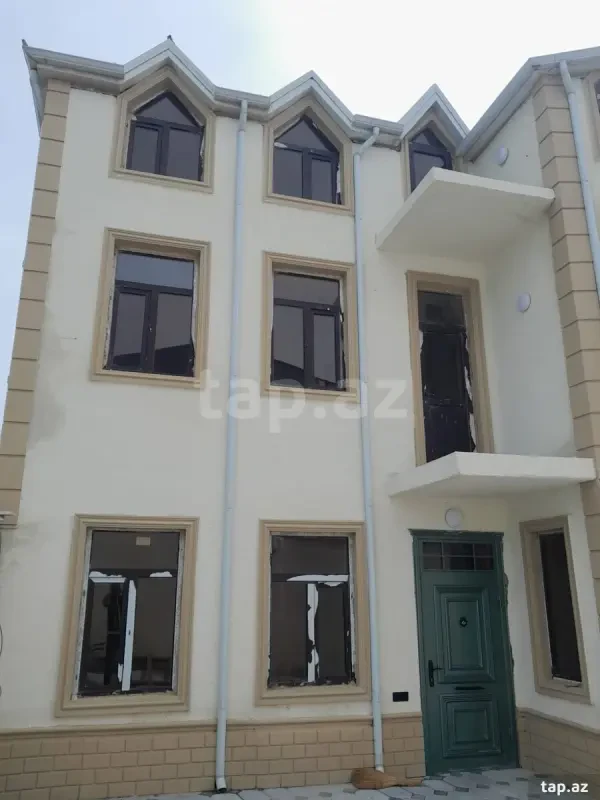 Satılır 8 otaqlı həyət evi 350 m²