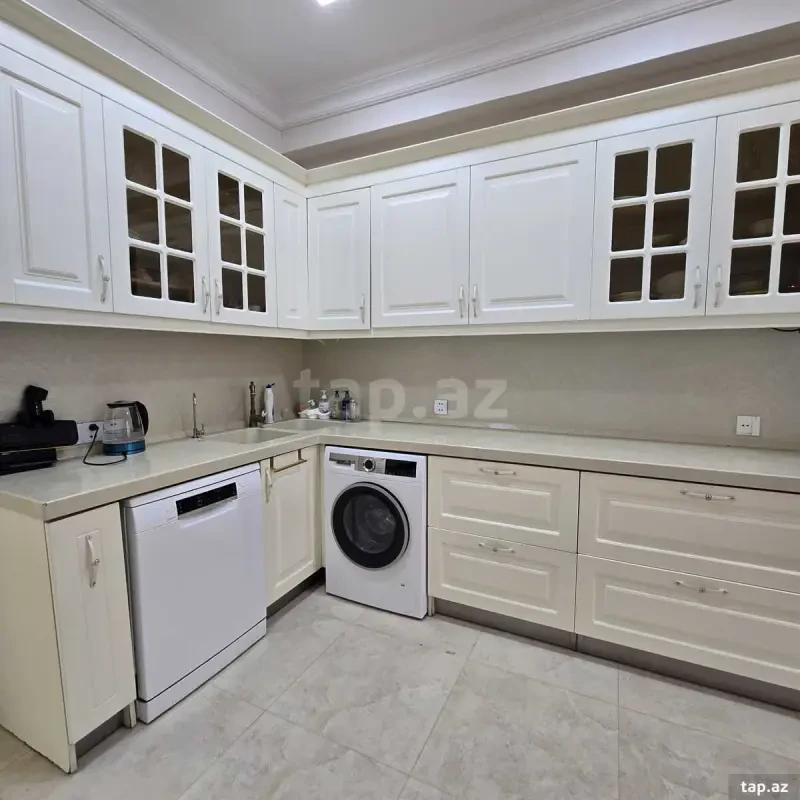 Kirayə verilir 4 otaqlı yeni tikili 120 m²
