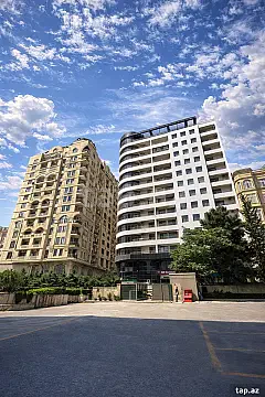 Satılır 3 otaqlı yeni tikili 130 m² — Bakı 3 otaq 130.00 m²