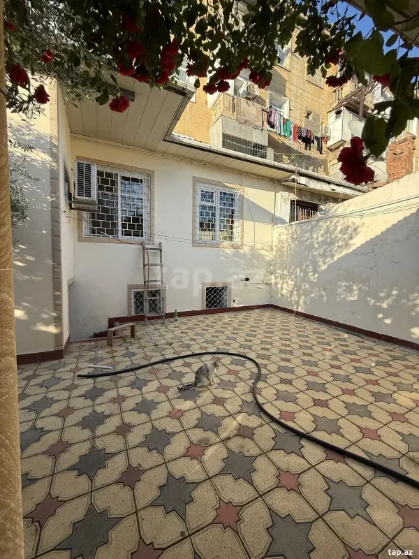 Satılır 5 otaqlı mənzil 155 m²
