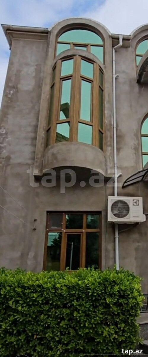 Satılır 7 otaqlı həyət evi 6000 m²