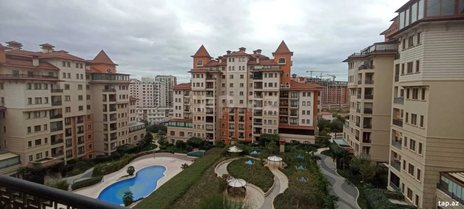 Satılır 5 otaqlı yeni tikili 305 m²