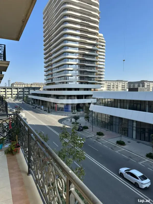 Kirayə verilir 4 otaqlı yeni tikili 140 m²