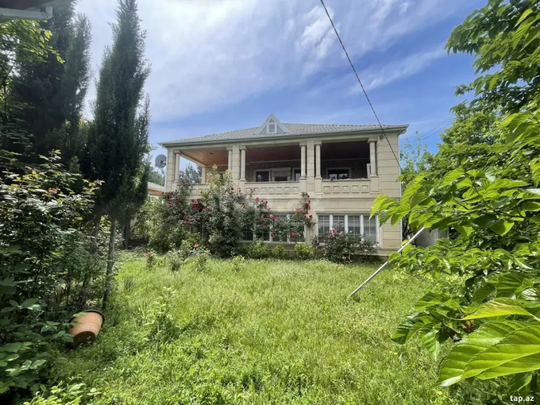 Satılır 7 otaqlı həyət evi 300 m²
