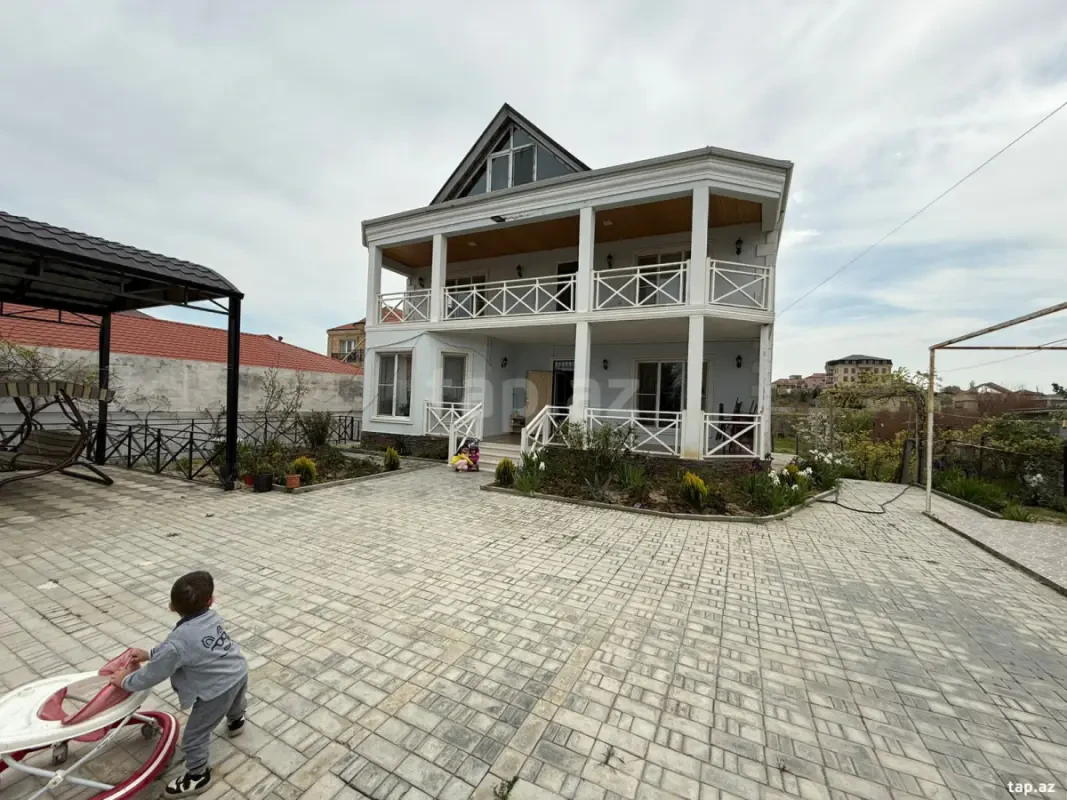 Satılır 6 otaqlı həyət evi 195 m²