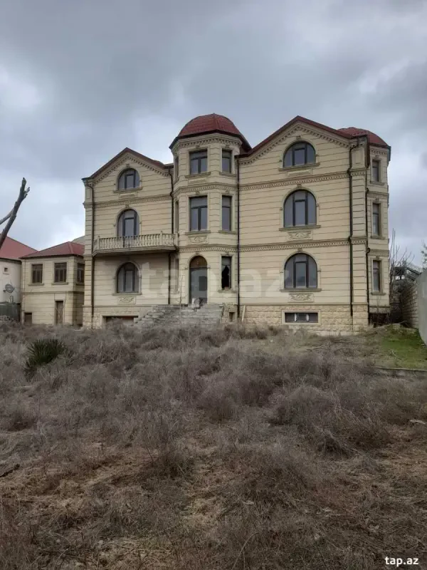 Satılır 7 otaqlı həyət evi 400 m²