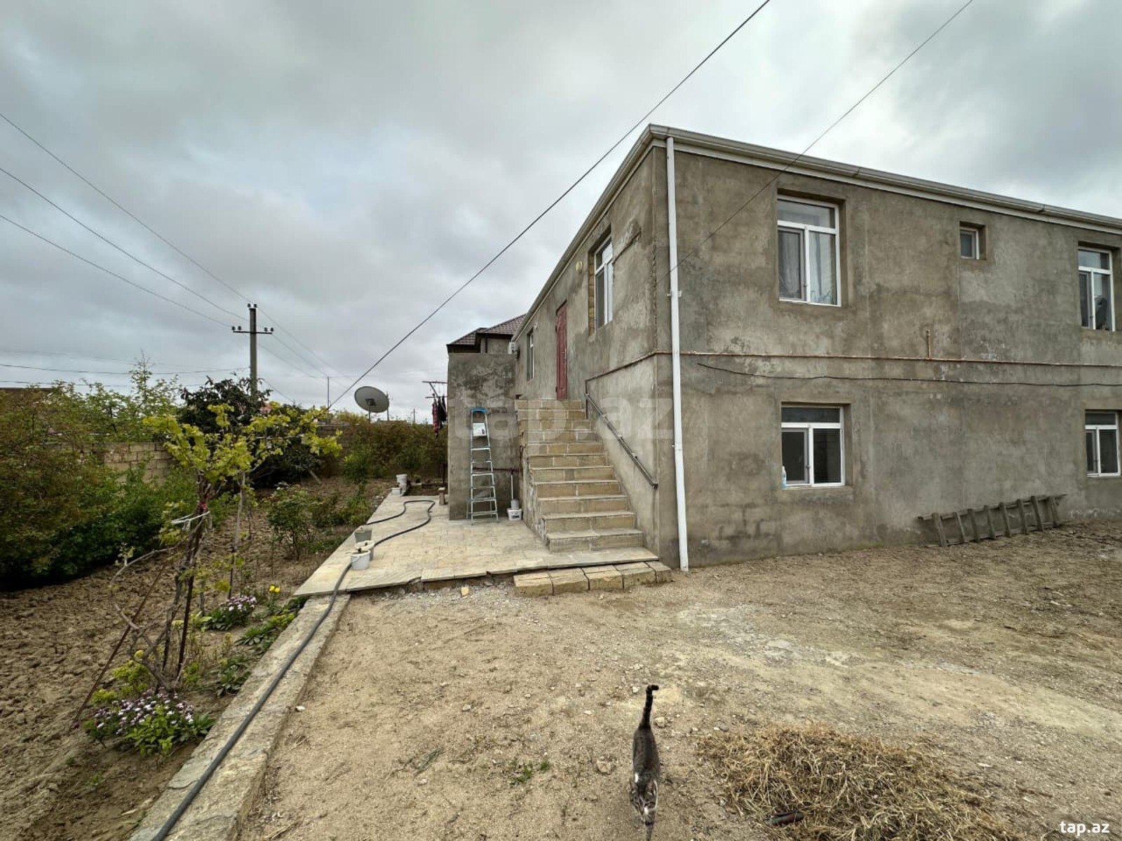 Satılır 5 otaqlı həyət evi 230 m²
