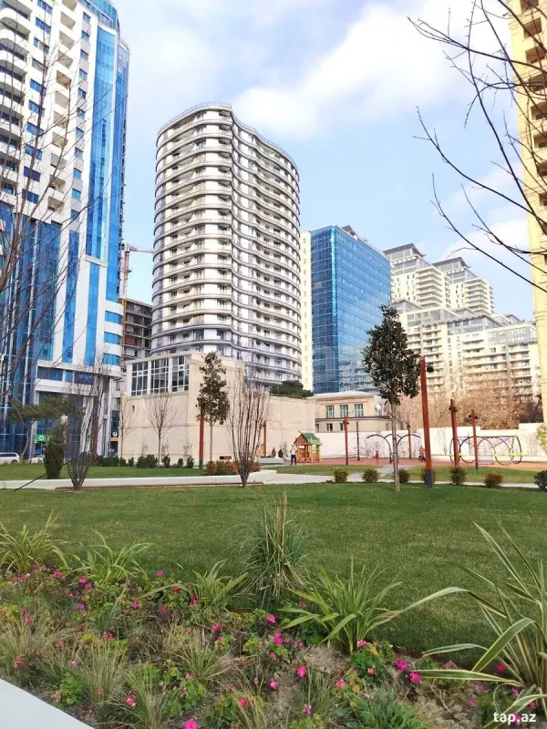 Satılır 3 otaqlı yeni tikili 102 m²