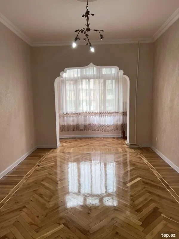 Satılır 4 otaqlı mənzil 110 m²