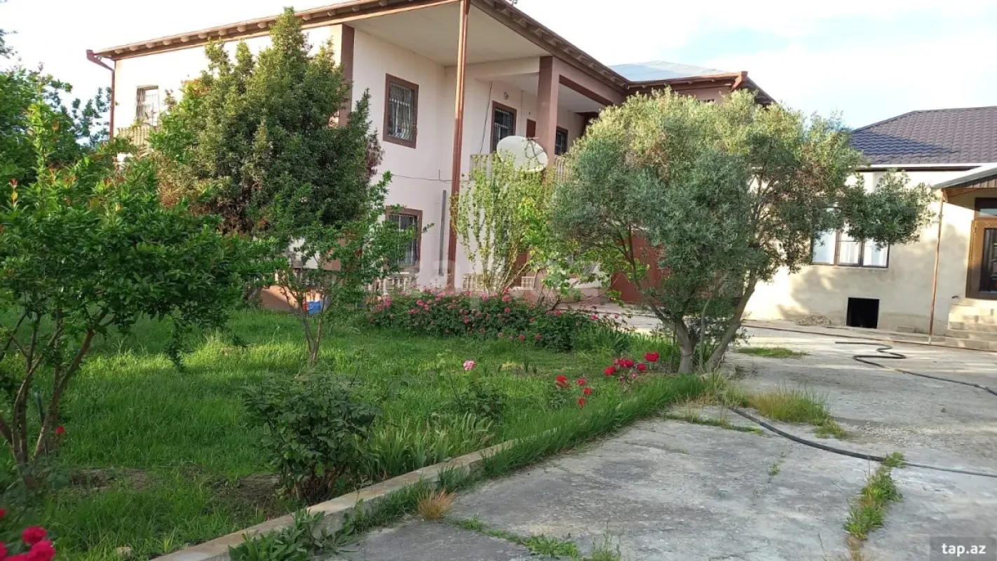 Satılır 7 otaqlı həyət evi 350 m²