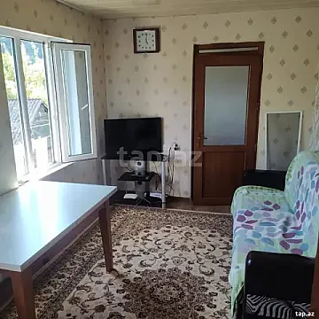 Kirayə verilir 2 otaqlı həyət evi 100 m² — Qax 2 otaq 100.00 m²