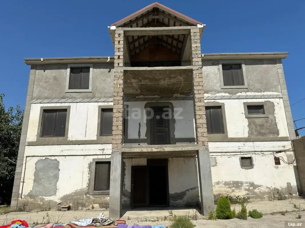 Satılır 7 otaqlı həyət evi 540 m²