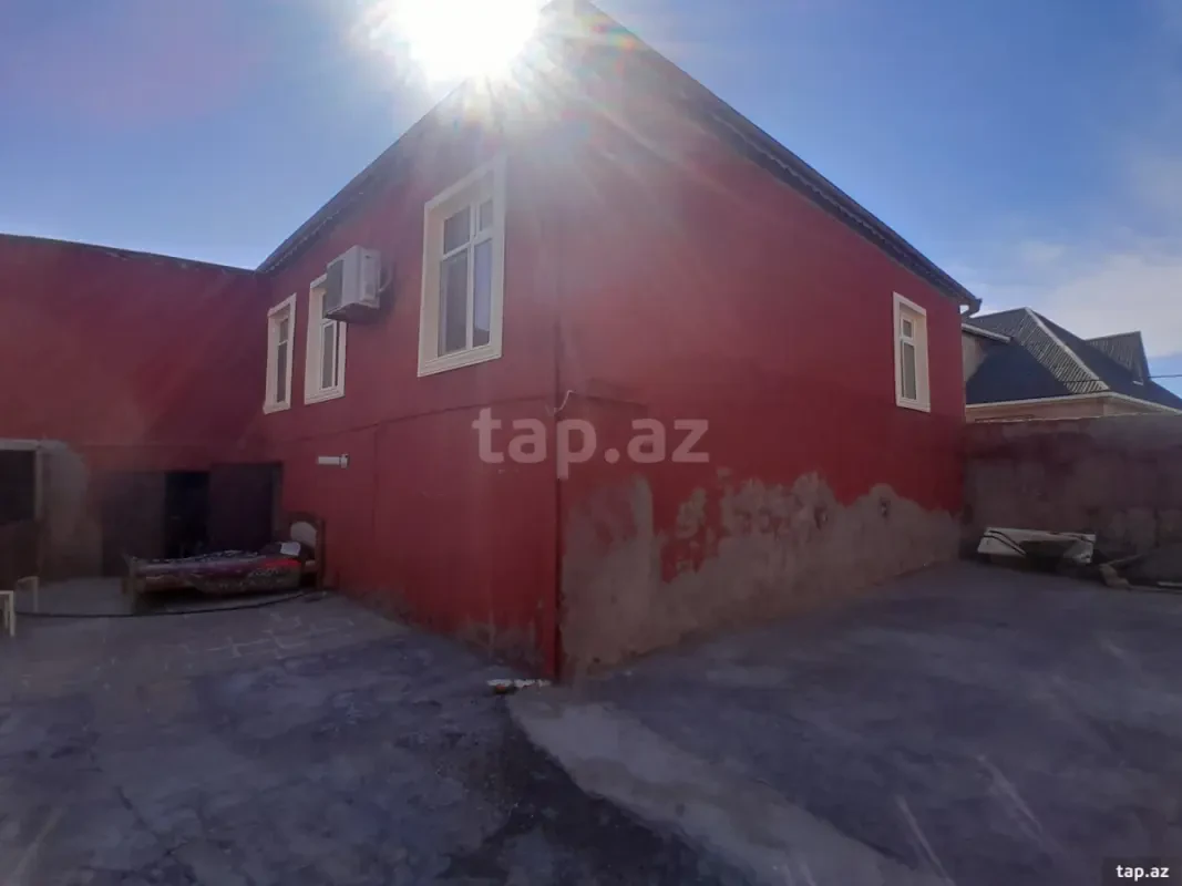 Satılır 6 otaqlı həyət evi 140 m²