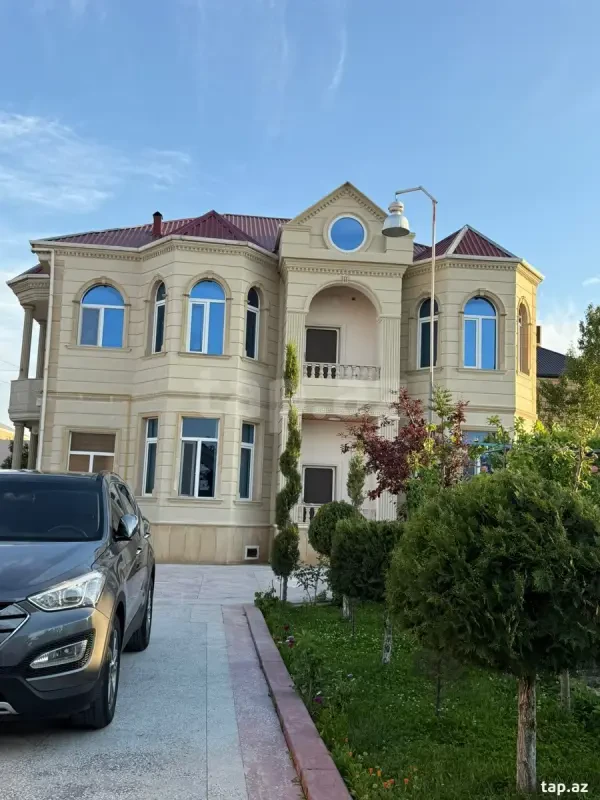 Satılır 8 otaqlı həyət evi 208 m²