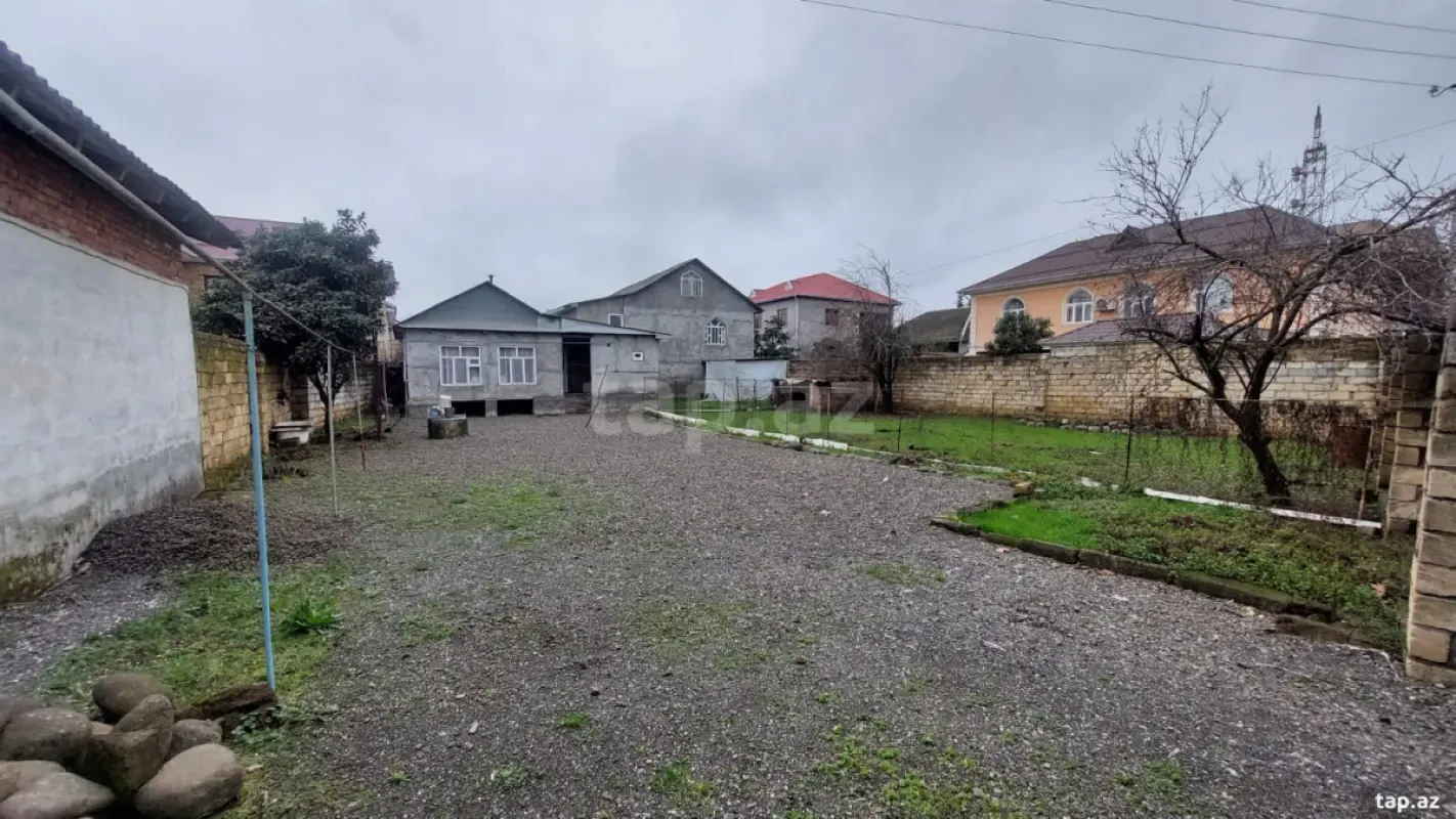 Satılır 2 otaqlı həyət evi 700 m²