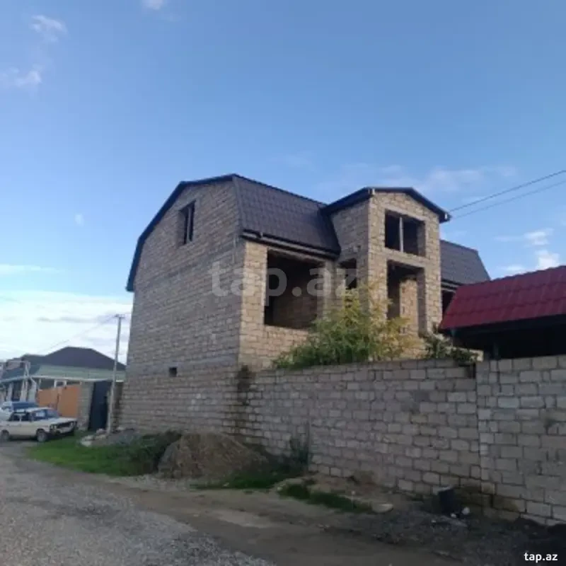 Satılır 6 otaqlı həyət evi 500 m²