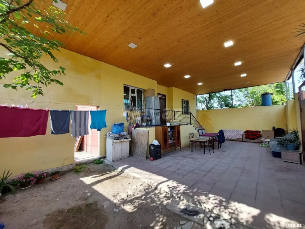 Satılır 4 otaqlı həyət evi 300 m²