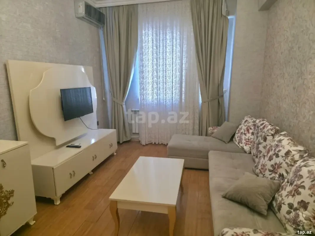 Kirayə verilir 3 otaqlı yeni tikili 100 m²