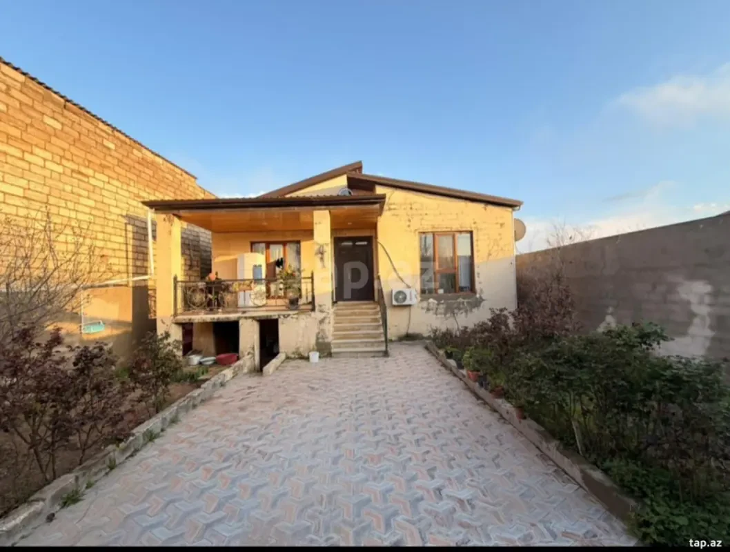 Satılır 6 otaqlı həyət evi 100 m²